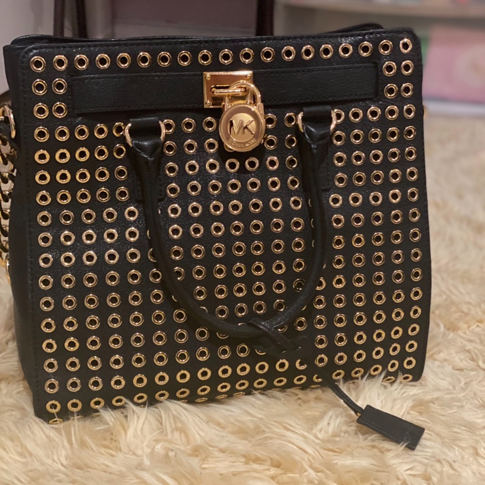 Michael Kors Black Hamilton with Gold Grommets
Tote large.NWT